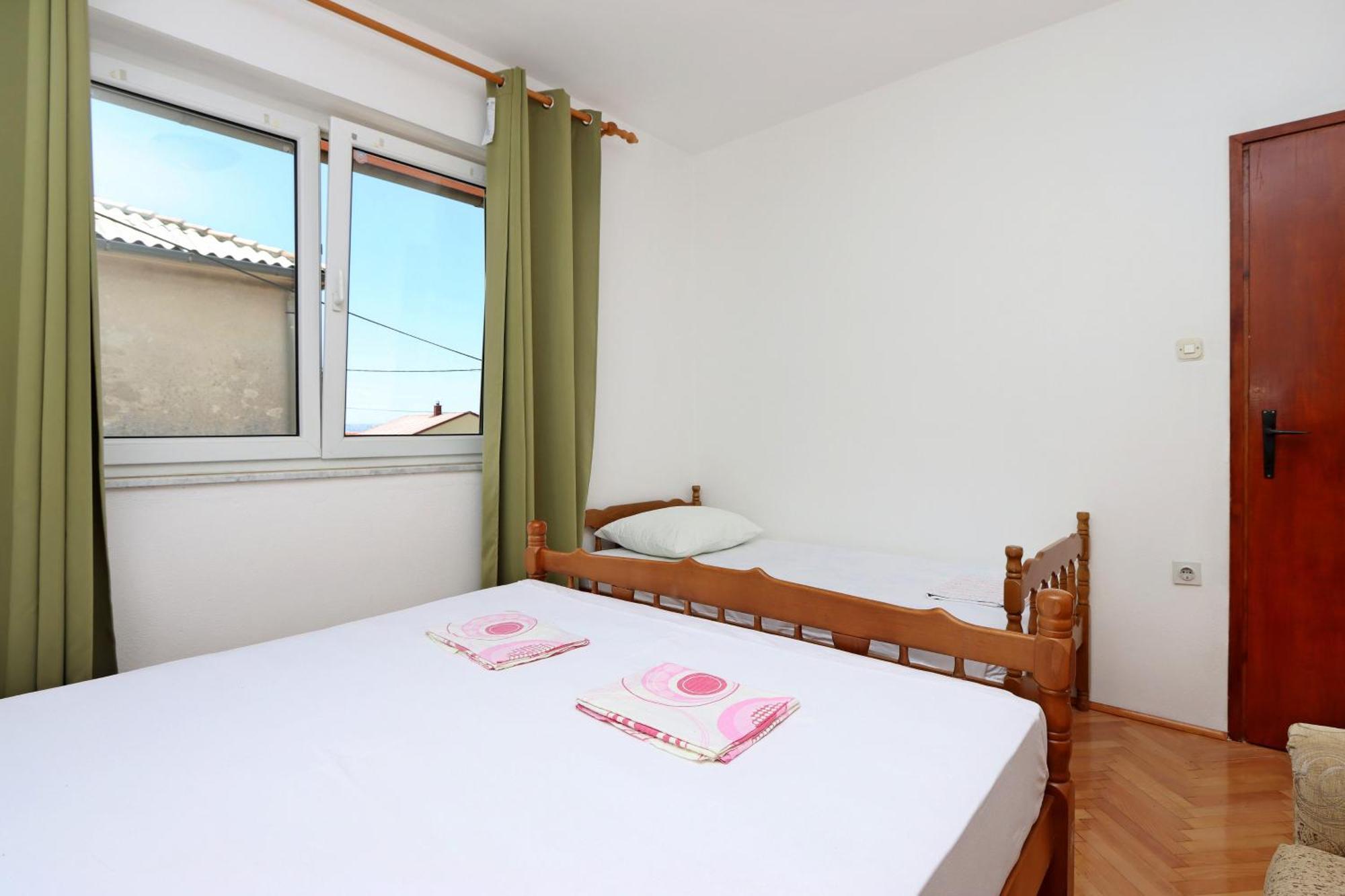 Apartments With A Parking Space Senj - 5571 Bilik gambar