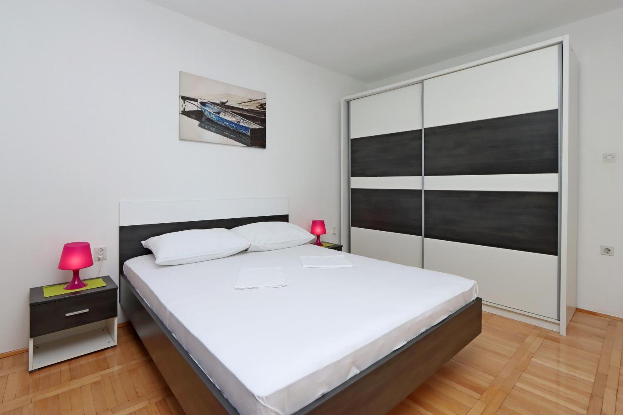 Apartments With A Parking Space Senj - 5571 Bilik gambar