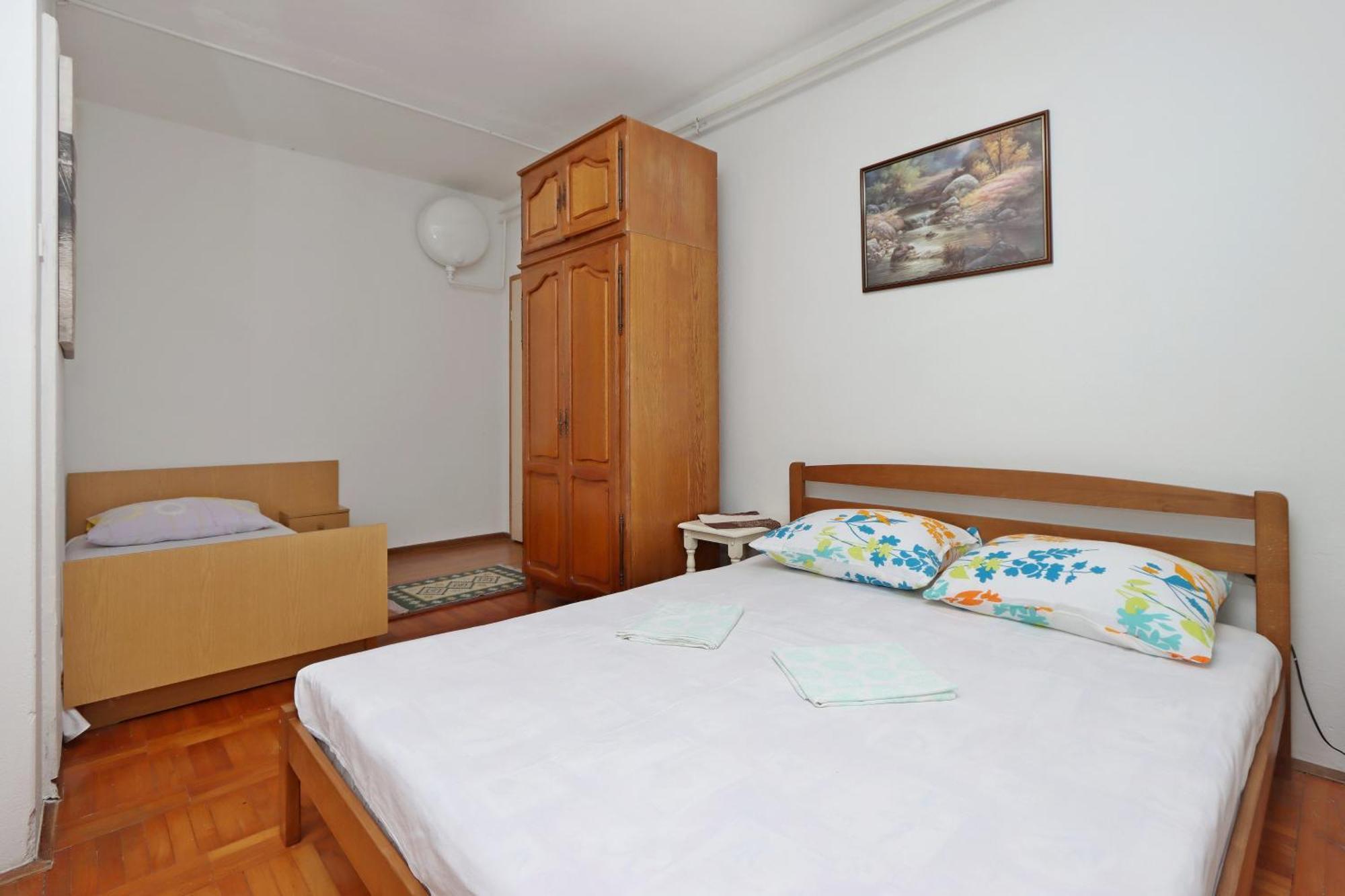 Apartments With A Parking Space Senj - 5571 Bilik gambar